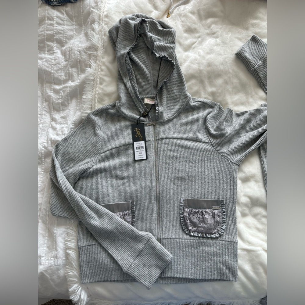 SOLD Beach Bunny Grey S Hoodie, XS Booty Pant - NWT.  Fits M - Picture 12 of 15